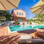 Tricolle Villa con Piscina