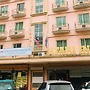 OYO 91037 Atari Inn