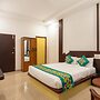 Treebo Royal Plaza,700 Mts From Promenade Beach