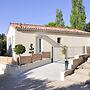 Nice Holiday Home With Private Terrace, Arpaillargues-et-aureillac