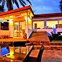 Villa With Pool and Extravagant Architecture