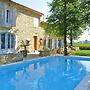 Apartment in Caderousse With Pool