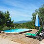 Nice Holiday Home With Private Pool in the Luberon Park, Grambois