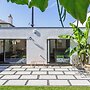 Mid-Century Modern Style 1BD with Garden