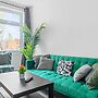 3br-sleeps8-parking-wifi-closestation