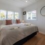 Tahatai Cottage with Spa Pool - Oneroa