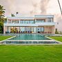 Luxury 10br Beachfront Stunner With Private Pool