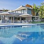 Exquisite Villa w Stunning Ocean Views Gym Golf