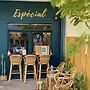 Petit Espace Hostel