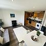 Two Bedroom Chic Apart,heathrow With Wifi & Sky tv