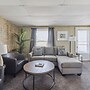 Snug Escape Close To Niagara Falls 2 Bedroom Home