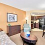 Condo Close to Universal Studios - Pool, Hot Tub!