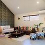 Spacious Eastern Beach Home - 1 Min From Beach!