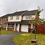Stunning 4 Bed House With Parking in Wolverhampton