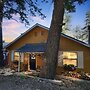 Eagle's Nest - Hot Tub, Deck & Prime Location 2 Bedroom Cabin