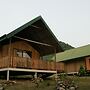 Lodge Hummingbird - Lake Bosomtwe