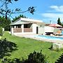Single Storey Holiday Home With Swimming Pool