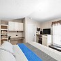 Daze Off - Pet Friendly Suite 1 Bedroom Hotel Room by The Lodges at Fo