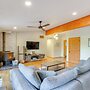 Ping-pong & Private Hot Tub: Family Cabin in Bend!