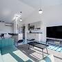w Amazing 2BR in Santa Ana