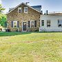 Cottage w/ Furnished Patio & Garden: Dtwn Leesburg