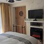 Folkestone - 1BR Apartment - Sauna - Pet Friendly
