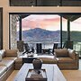 Reflection by Avantstay Sleeps 18 + Lake Views Hot Tub + Game Room