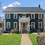 The Inn Crowd Bed and Breakfast