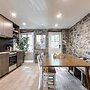Beautiful Vieux Quebec 2 Bed Apt
