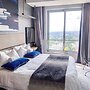 Sandtoncity-apartment-sleeps2-pool-parking