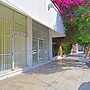 Colorful Zen APTs 2 Blocks to the Beach