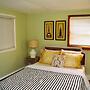Red 4 Apartment - Experience the Comfort of This Charming