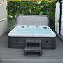 Derby City Centre Apartment With Roof Top Hot Tub