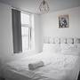Room in Guest Room - Big Room in Leicester