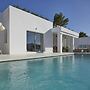 Exquisite Villa With Parking Space