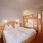 Deluxe Chalet With Pool in Konigsleiten