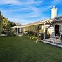 Goleta Getaway by Avantstay Private Backyard, 1.5mi to the Beach!