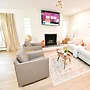 Mid Century Modern With Modern Touches 10 min Walk to Notre Dame 1831