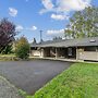 Central Bellevue Retreat 2 Bedroom Duplex