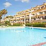 Beachside Apartment With Shared Pool