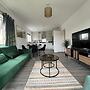 Modern 2 Bedroom Apartment