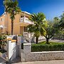 Premium Apartment With Patio
