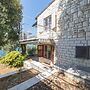 Perfect Beachfront Getaway Ideal for Families