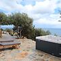 Villa Rouvis With Outdoor Hot Tub