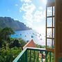 Turtle Point Bequia - 4 B R Villa w Staff