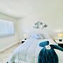 Waterfront 1BR Parking Walk to the Beach