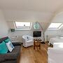 Bright Apartment 4 pax Within Walking Distance Beach, Supermarket, Res