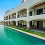 Studio With Salt Water Pool