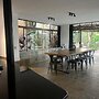 Bryanston Luxurious 4-Bed Villa