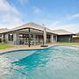 Cityside Hideaway Pool - Workstation - Markets